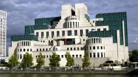 MI6 Introduces Encrypted Gateway to Recruit Spies in Russia