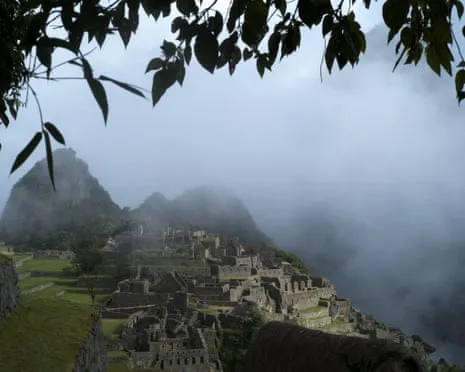 Rocks blocking Train Tracks Leave Hundreds of Tourists at Machu Picchu